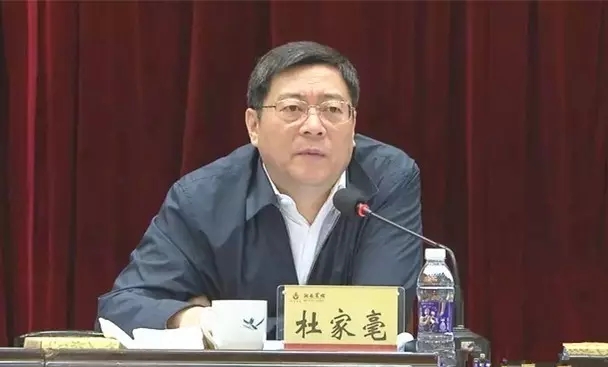 省长骑自行车遭交警训、被司机骂，而他却说了这样一句话