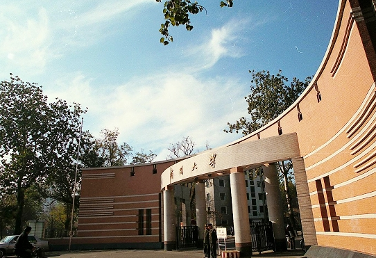 一座“没有新闻的城市”，却有那么多的“第一”