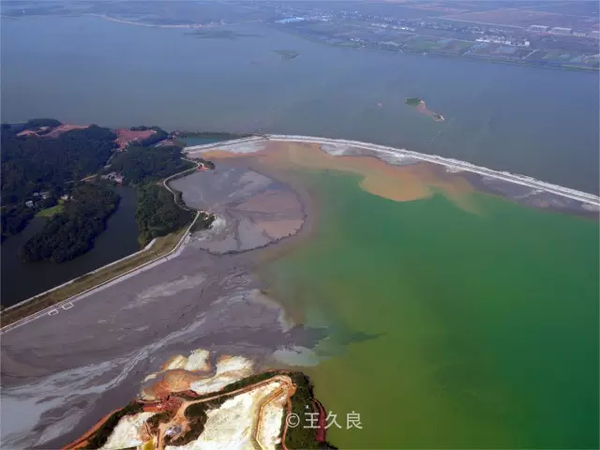 王久良:一边是烂尾的城市，一边是破碎的山河！