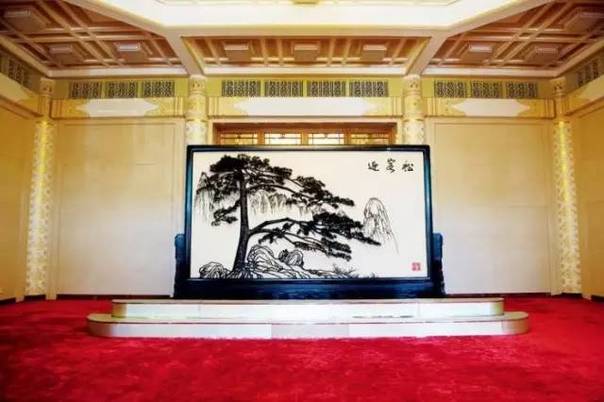 王石岑、储炎庆 铁画《迎客松》