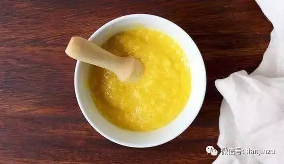 她把土豆片放进保温杯摇了一下 结果吓到所有人