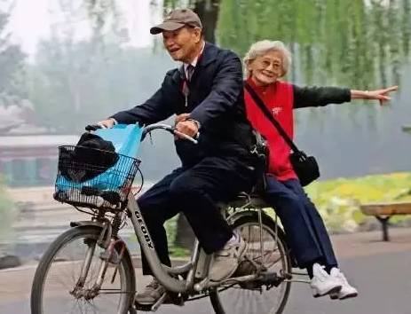 90岁潘际銮身价千亿却骑自行车上班,他的故事让无数爱国者潸然泪下.....