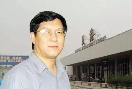 12年打造中国最大彩电品牌，遭下属抛弃，入狱6年，54岁再出发造出“客车界特斯拉”！