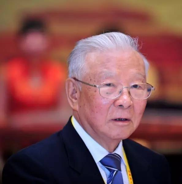 许历农是台湾总统府顾问，却一半的时间在大陆，100岁的他力促统一，警示国人抗日战争还没结束