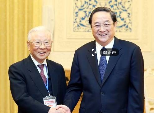 许历农是台湾总统府顾问，却一半的时间在大陆，100岁的他力促统一，警示国人抗日战争还没结束