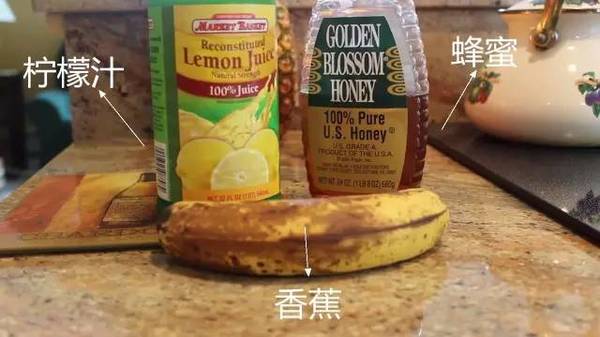 她把香蕉涂在脸上，竟然变成这样…神奇！