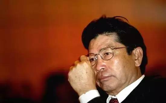 豪捐60亿！5000元起家，把23人乡镇小厂做成2818亿家电巨头，董明珠视他为最大对手，他才是中国实业界最低调的大