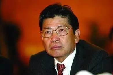 豪捐60亿！5000元起家，把23人乡镇小厂做成2818亿家电巨头，董明珠视他为最大对手，他才是中国实业界最低调的大