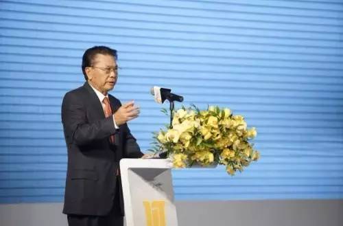 豪捐60亿！5000元起家，把23人乡镇小厂做成2818亿家电巨头，董明珠视他为最大对手，他才是中国实业界最低调的大