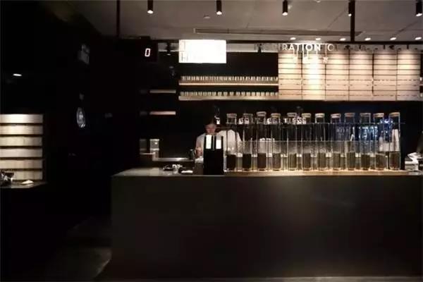 一年做到61家店，营业额过亿，揭秘排队4小时的喜茶
