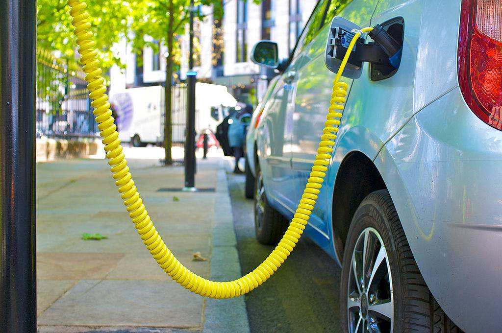 新能源汽车销量大增 冲刺全年70万目标