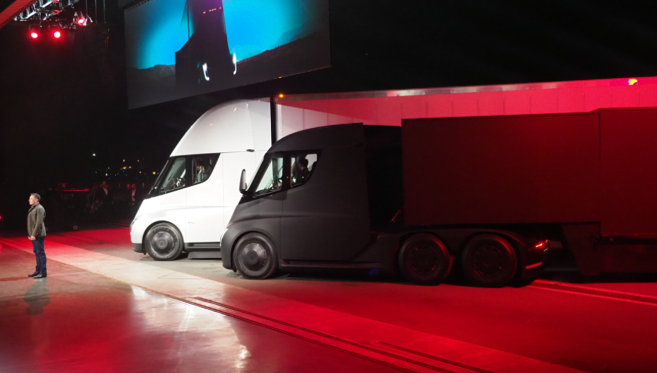 特斯拉发布电动卡车Tesla Semi：百公里加速5秒