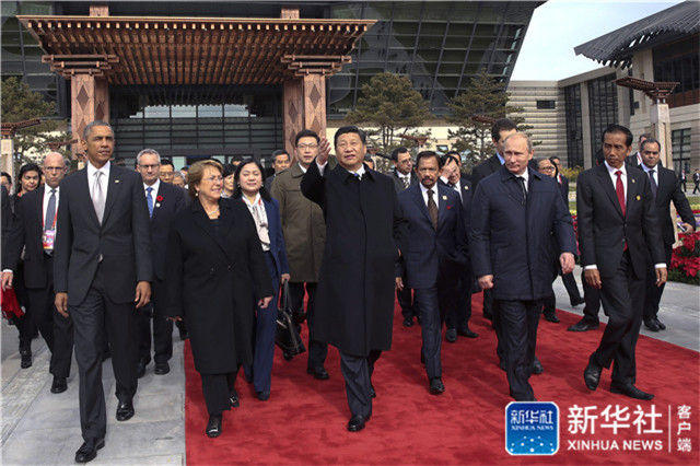 习近平：新时代的领路人