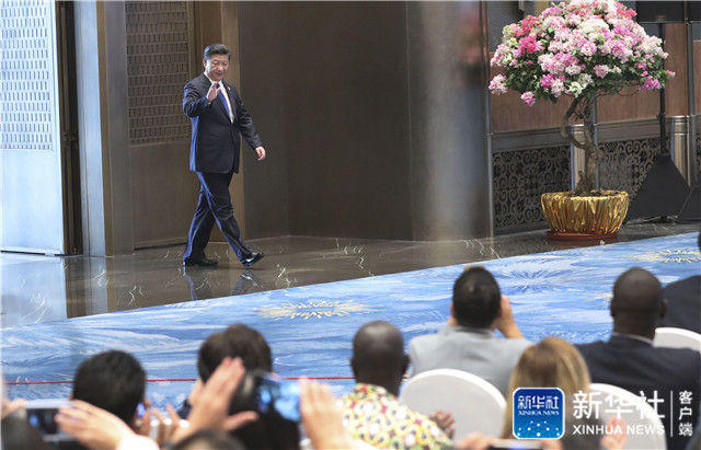 习近平：新时代的领路人