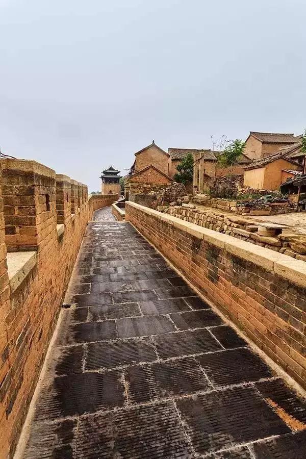 400年了，中国居然还有一个古堡保存完好，甚至还有护城河！