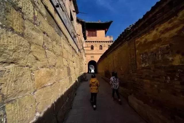 400年了，中国居然还有一个古堡保存完好，甚至还有护城河！