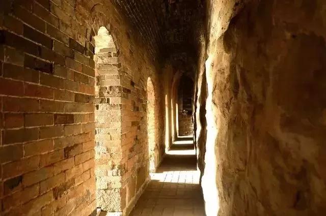 400年了，中国居然还有一个古堡保存完好，甚至还有护城河！