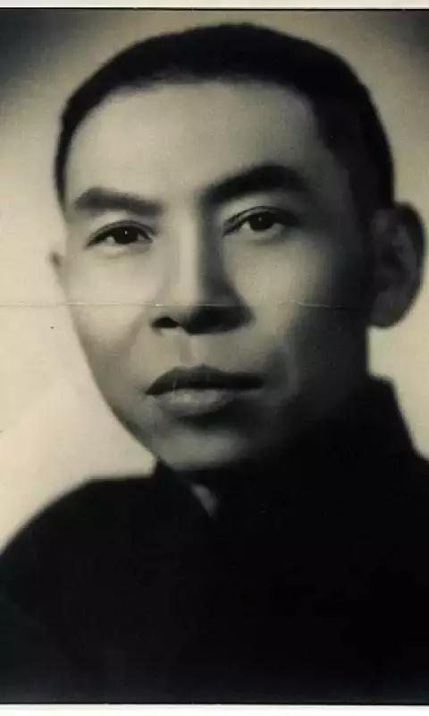 杜月笙：人可以不识字，但不能不识人
