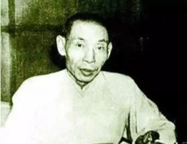 杜月笙：人可以不识字，但不能不识人