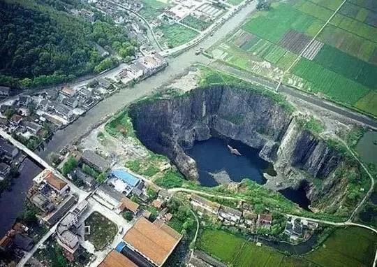 中国砸20亿花8年填88米巨坑遭嘲讽，今天震撼曝光，惊艳世界！