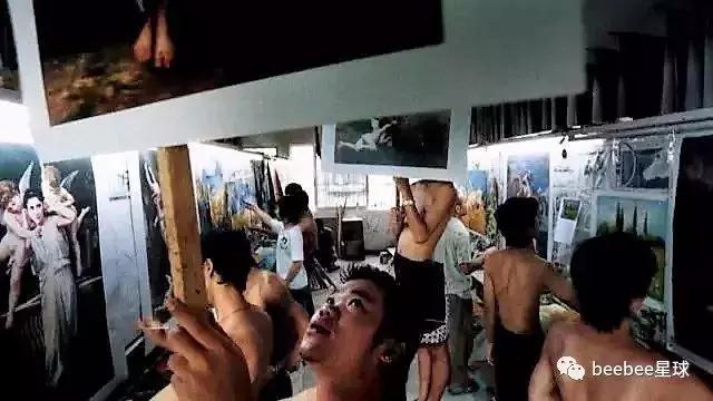 为什么美国黑手党每年要在深圳买一万多幅画？