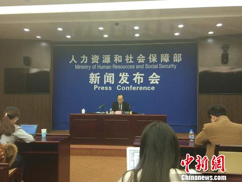 人社部：城乡居民人均月养老金超过120元