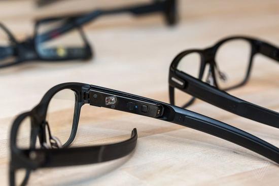 英特尔推智能眼镜Vaunt:外观与普通眼镜几乎没区别