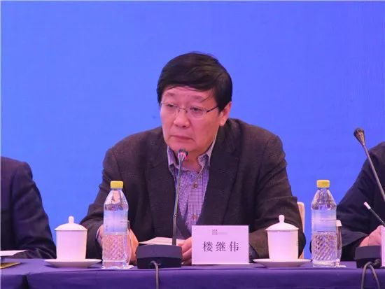 刚刚,中国经济学界半壁江山齐聚钓鱼台,有人高呼:警惕红色财团!