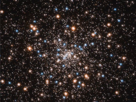 哈勃精确测出地球与远古球状星团距离