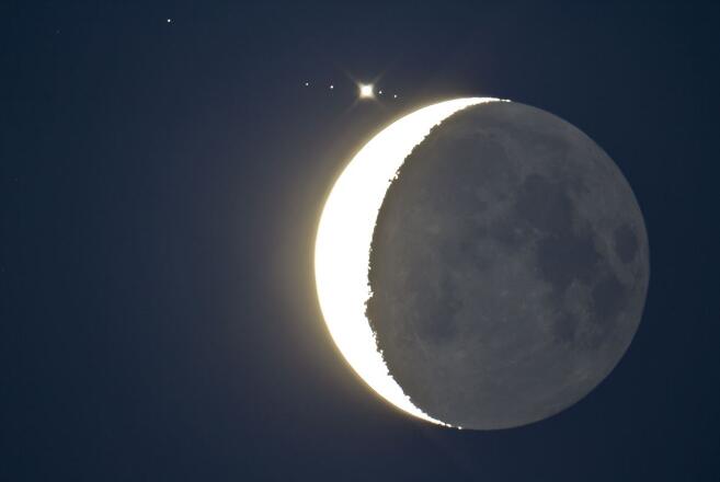 周末观天象：23日晚到24日凌晨上演“木星合月”