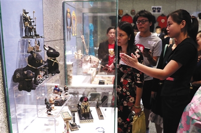 博物馆的生意经：故宫去年文创产品销售额超10亿