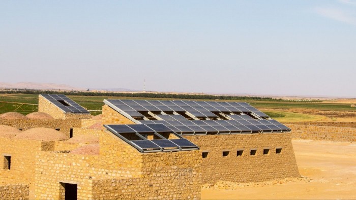 埃及沙漠建世界最大的太阳能发电场