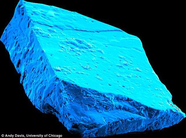 陨石中发现45亿年前蓝色微晶 证明太阳早期非常活跃