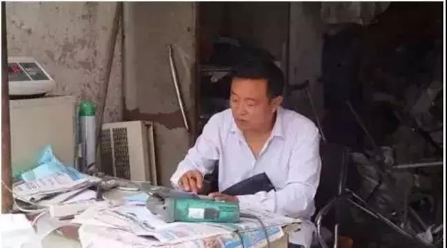 92岁老人被逼自杀，刘强东罕见发怒：我为你雪中送炭，你却要我家破人亡！