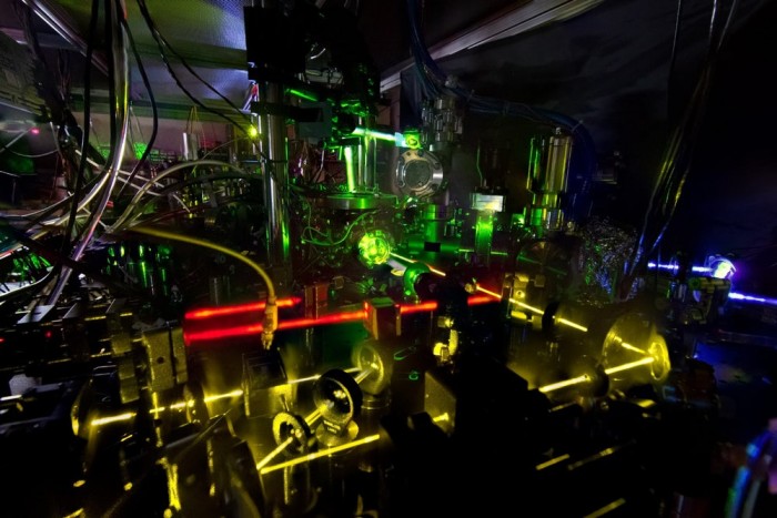 NIST原子钟精准度再突破：可帮助人类探索引力波和暗物质
