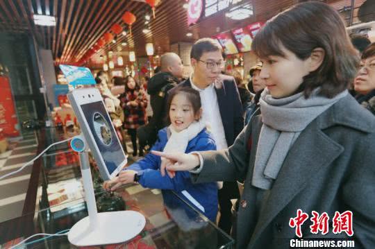 靠“脸”吃饭成真 中国首条刷脸支付商业街落地温州