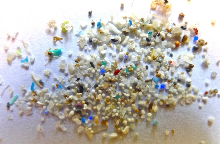 科学家在地下水来源中发现了微塑料污染