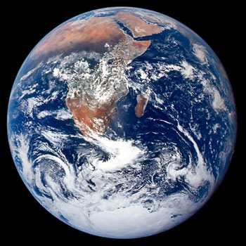 NASA“大理石”行星图像从不同角度展现木星风暴气旋
