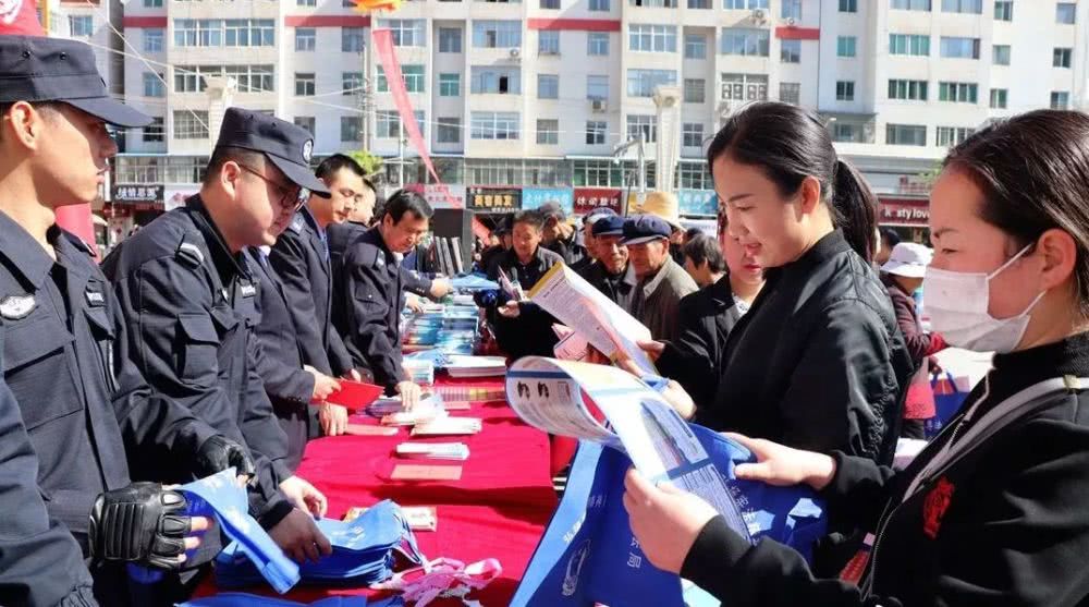 侠客岛：高官？间谍？