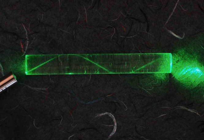 科学家们研发出破纪录的10兆瓦激光器 可以使物质蒸发
