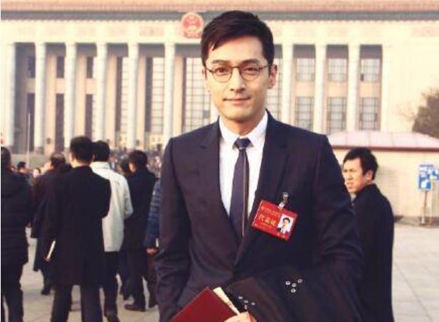 明星真实的样子，在人民大会堂前全部卸妆，能认出一个来算你赢！