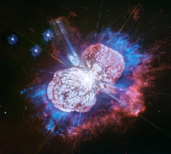 哈勃望远镜取得突破，人类首次看到双子星“死亡”全过程
