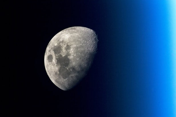 科学家选定“门户”月球空间站的运行轨道