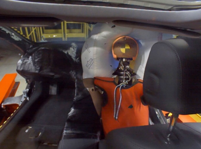 本田新安全气囊将能像棒球手套一样抓住乘客头部：保护力度更大