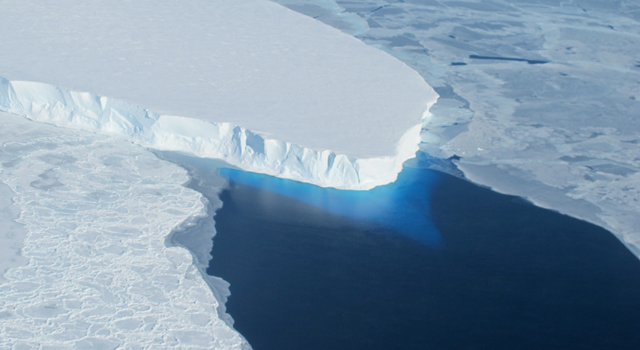 最新研究显示：地表融化导致南极冰川更快地滑向海洋