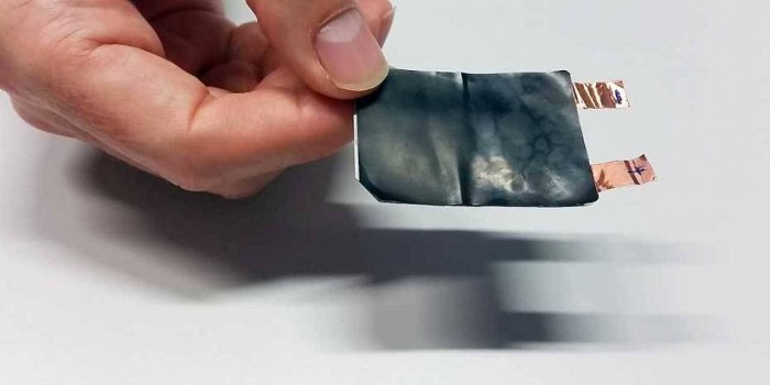研究人员制造出可以弯曲的手机电池