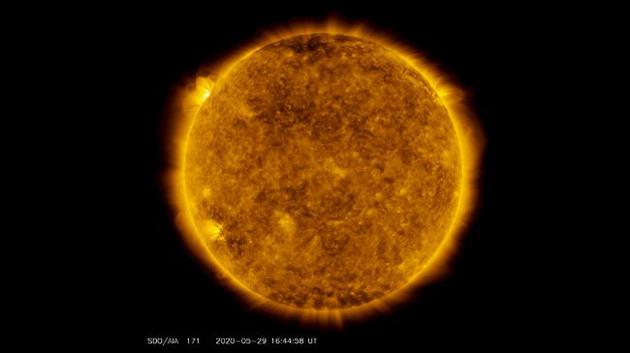 太阳苏醒了？爆发自2017年以来最大耀斑