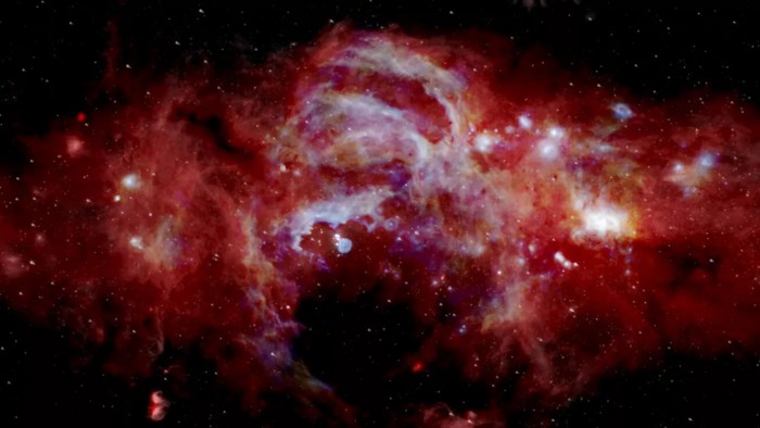 银河系中心发射出神秘气体云 科学家对此感到困惑