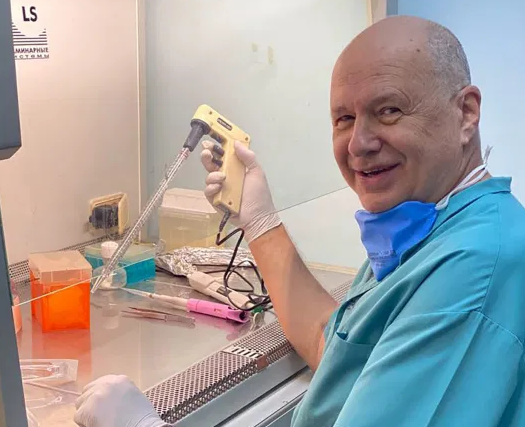 一位俄罗斯医生为测试新冠免疫力故意再感染自己