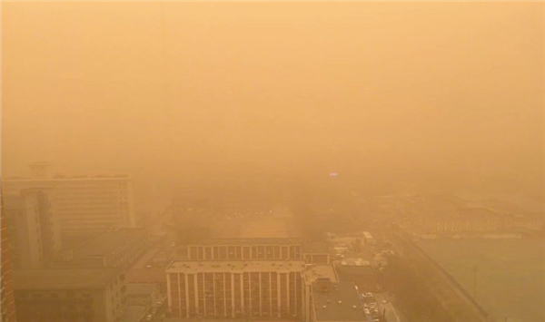 北京此次沙尘源于蒙古国南部：PM10最高达8108微克/立方米 预计傍晚转好